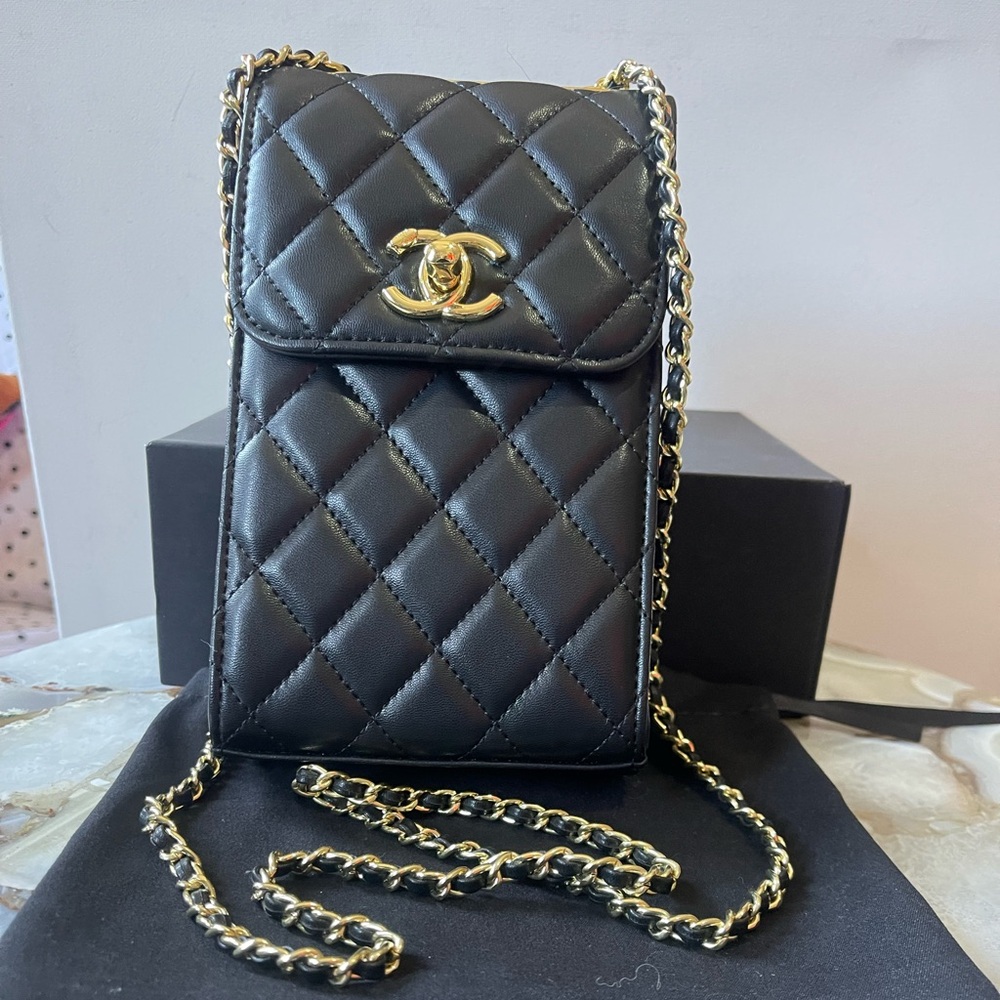 New Novelty CC Novelty Phone Holder Gold Chain Mini Shoulder Bag.